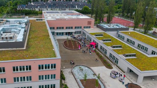 Szkoła na Zwycięskiej. Nowa placówka otwarta przed pierwszym dzwonkiem – dla wszytkich [sobota 22 VII)