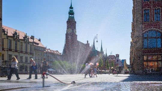 Wrocław szykuje się na rekordowe upały. Miasto uruchamia specjalny plan działania.