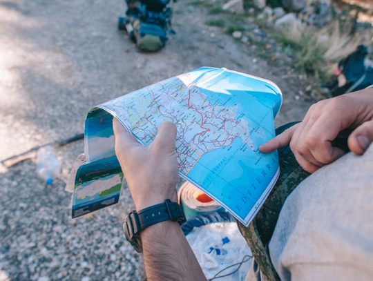 Mapa turystyczna a GPS - co wybrać na wyprawę w góry?
