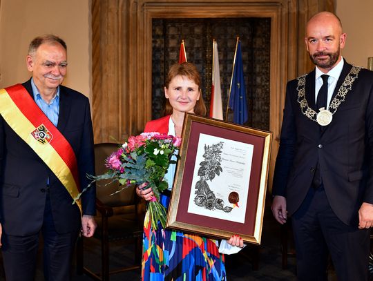 Nagrody Wrocławia rozdane. Honorowe Obywatelstwo dla Renaty Maurer Różańskiej. Nagroda m.in. dla Ogólnopolskiego Strajku Kobiet