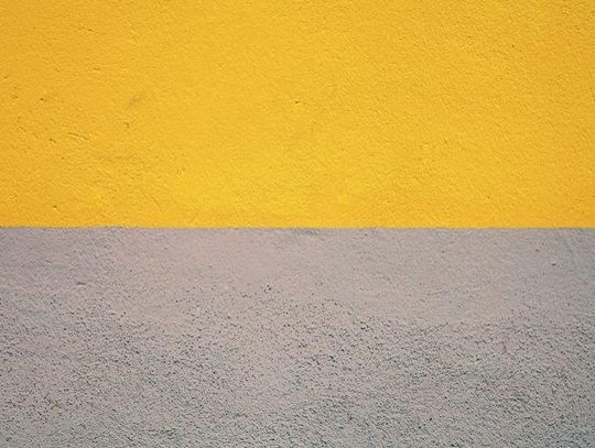 Nowoczesny beton w nowoczesnym ogrodzie – jak uzyskać trwały efekt?