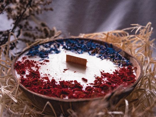 Świeczki sojowe - źródło światła i symbol relaksu
