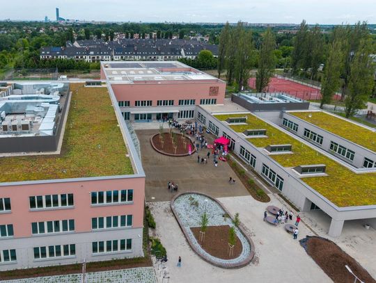 Szkoła na Zwycięskiej. Nowa placówka otwarta przed pierwszym dzwonkiem – dla wszytkich [sobota 22 VII)