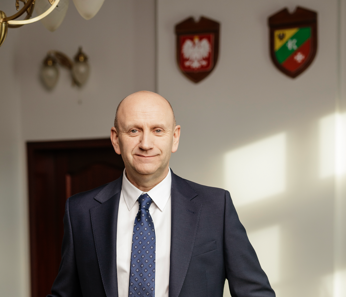 Gmina Kobierzyce. Inwestycje szkolne i sportowe, podsumowanie Dożynek i walka z patologią nielegalnych "hoteli pracowniczych" w domach jednorodzinnych