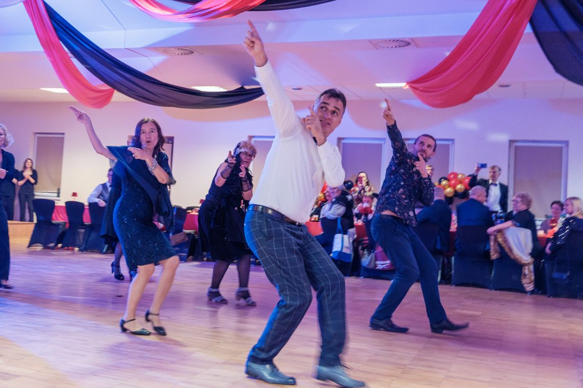 Hollywood w Bielanach - Bal Seniora, który zachwycił blaskiem! Hollywood w Bielanach - Bal Seniora, który zachwycił blaskiem!