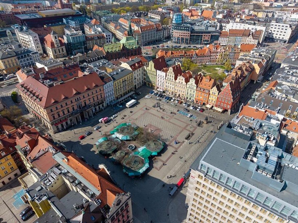 Plac Solny zamknięty dla zmotoryzowanych w nocy i w weekendy