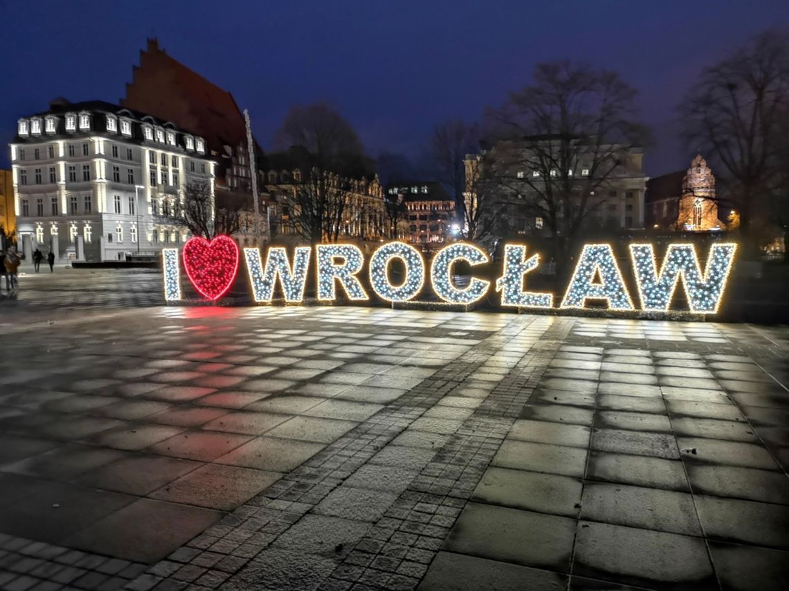 Wrocław włącza się w ogólnopolski protest samorządów – 1 grudnia na godzinę zgaśnie światło na Placu Wolności